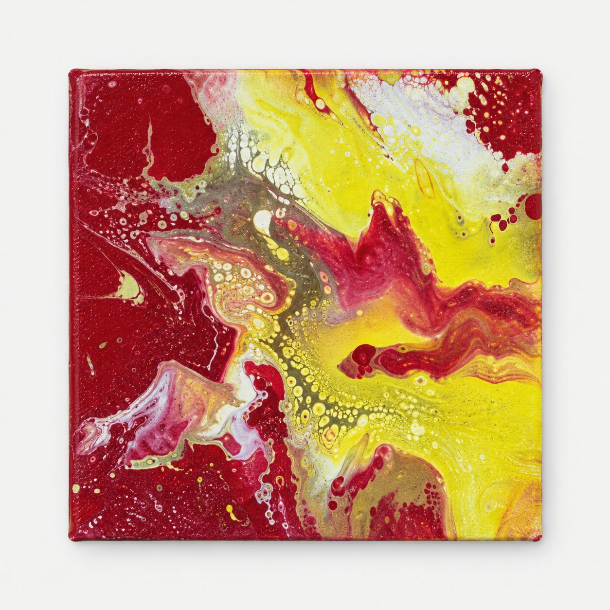 Rojo, amarillo y blanco, obra de catálogo