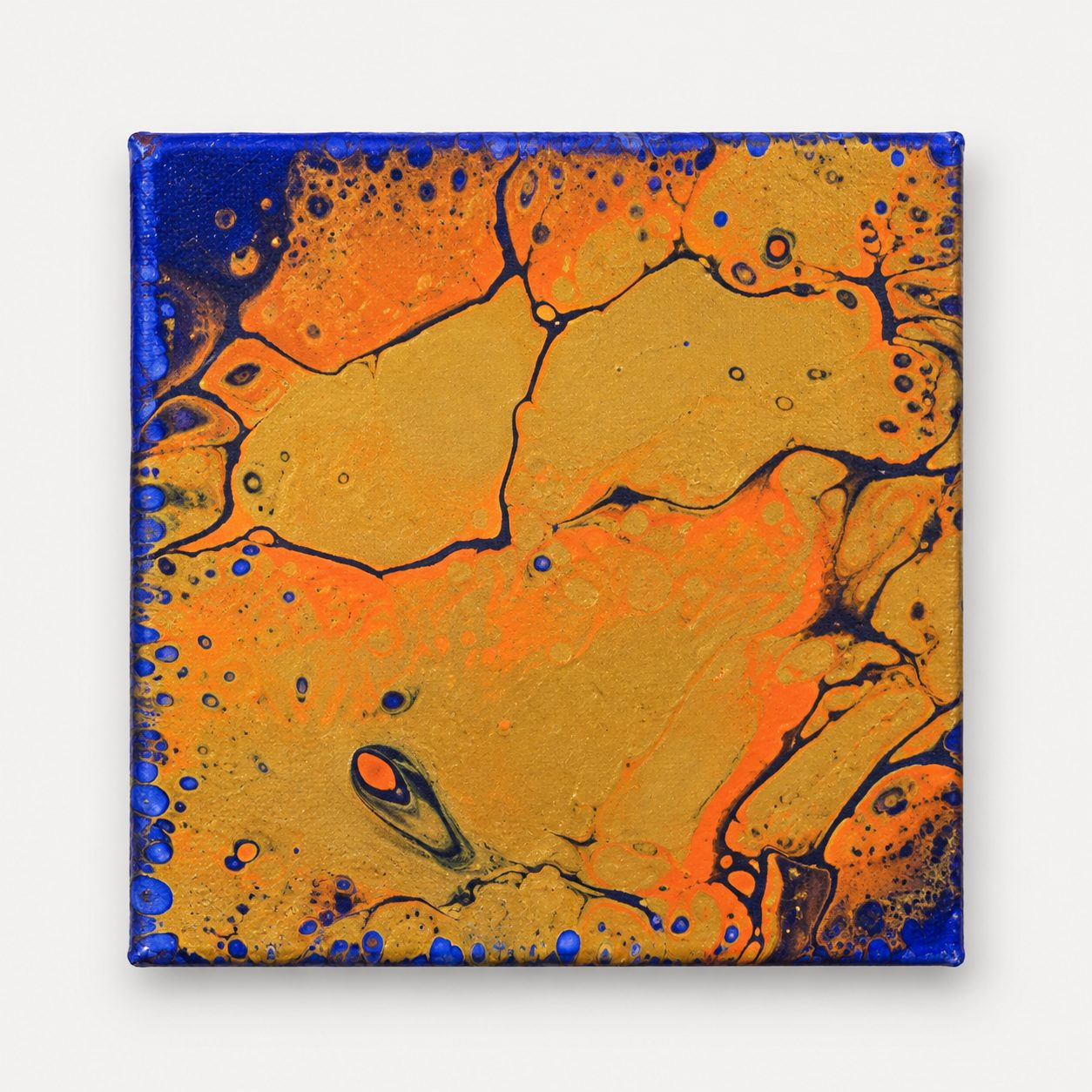 Ocre, naranja y azul, obra de catálogo