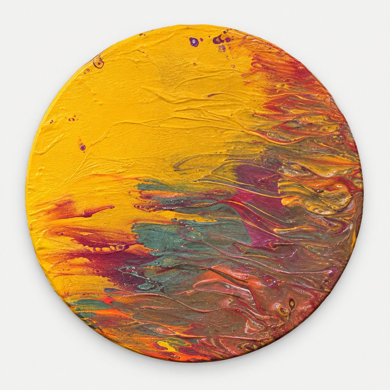 Círculo amarillo con relieve, obra de catálogo